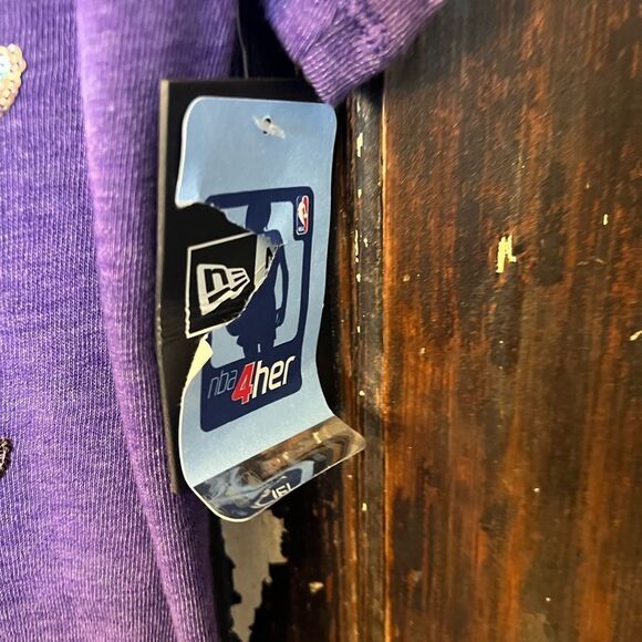 Purple Los Angeles Lakers deep V-Neck T-Shirt. NWT size Large. Women’s fit. - Picture 3 of 7